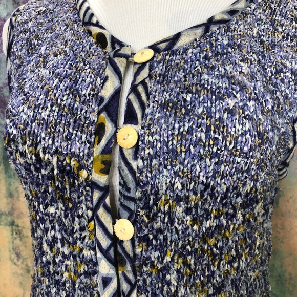 ๐ฅ Boucle Wool Knitted Vest with Buttons - Picture 4 of 8